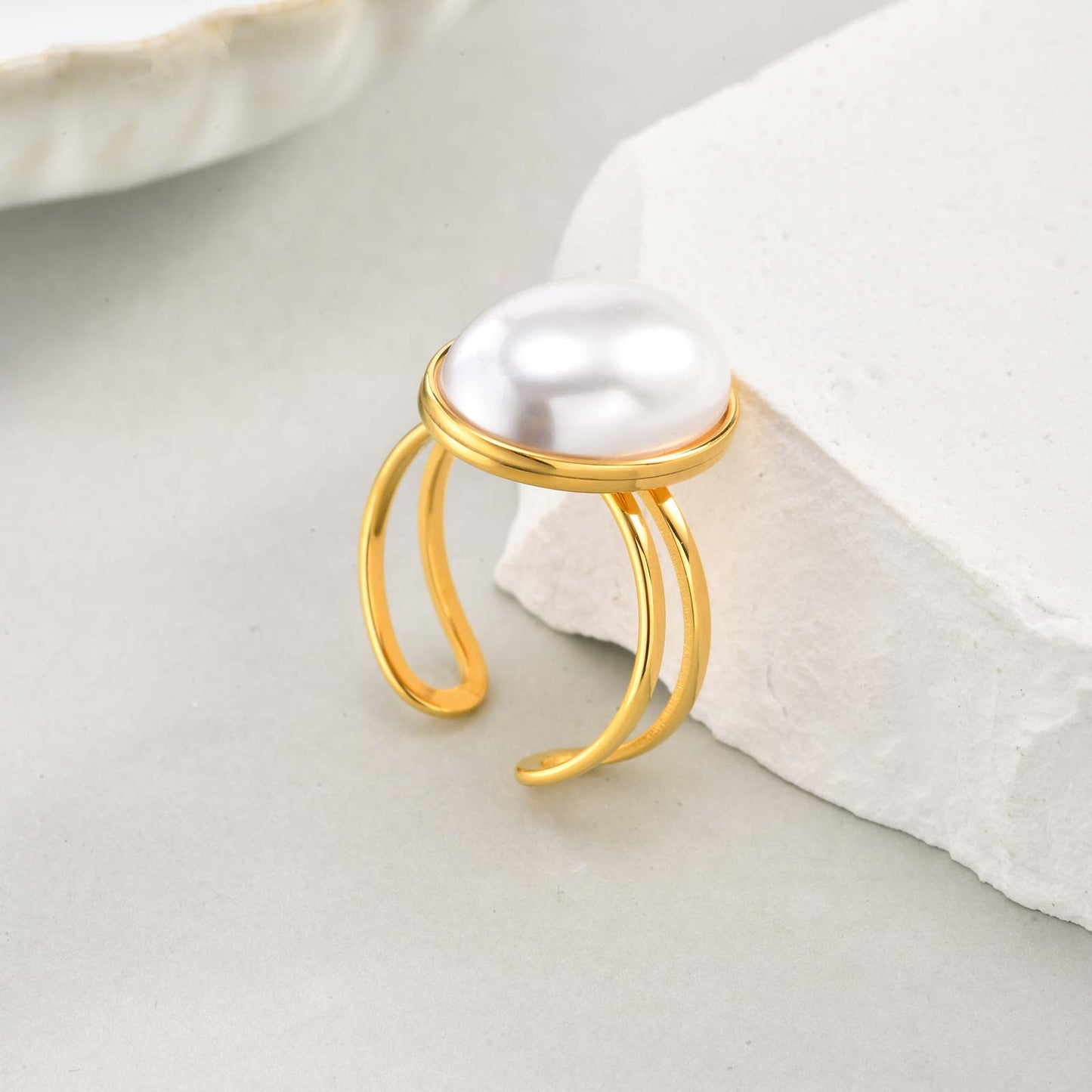 Large pearl ring