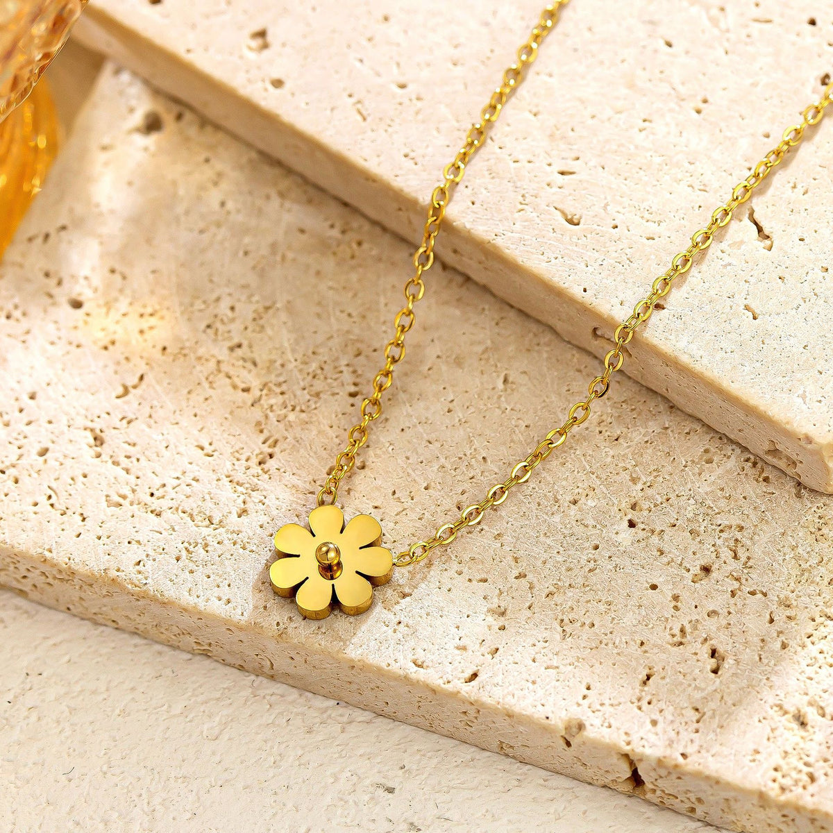 Small Daisy necklace