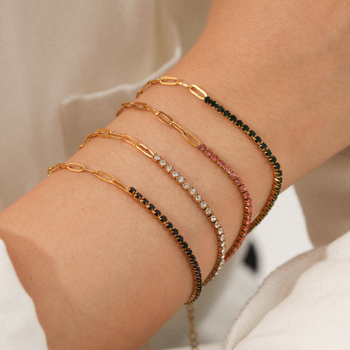 Linked diamonds