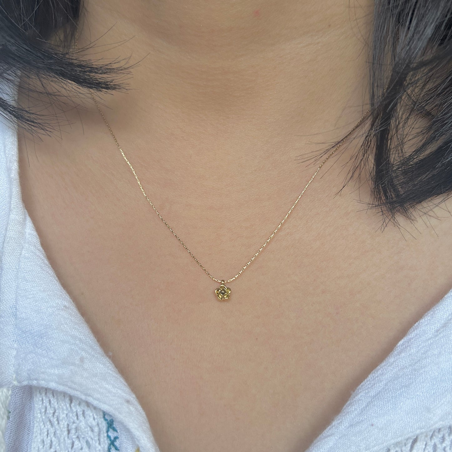 Tiny rose necklace