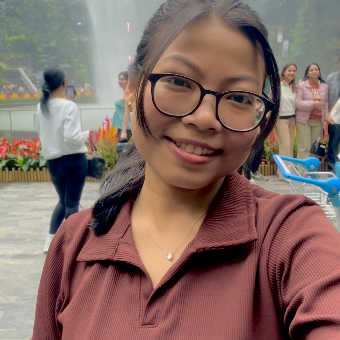 Oval solitaire necklace