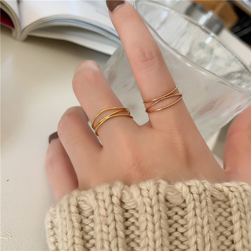 Wavy wired ring