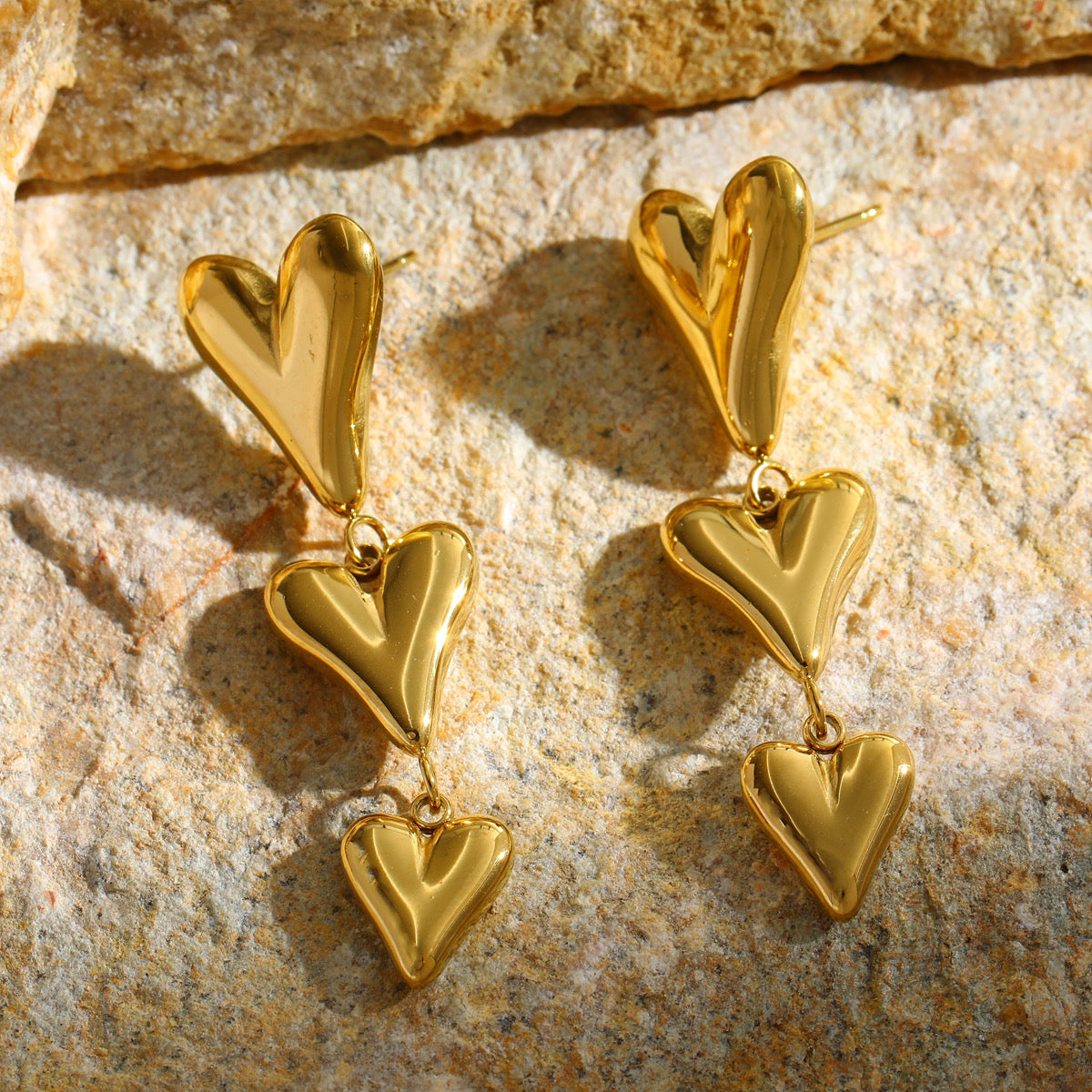 Pointed heart earrings