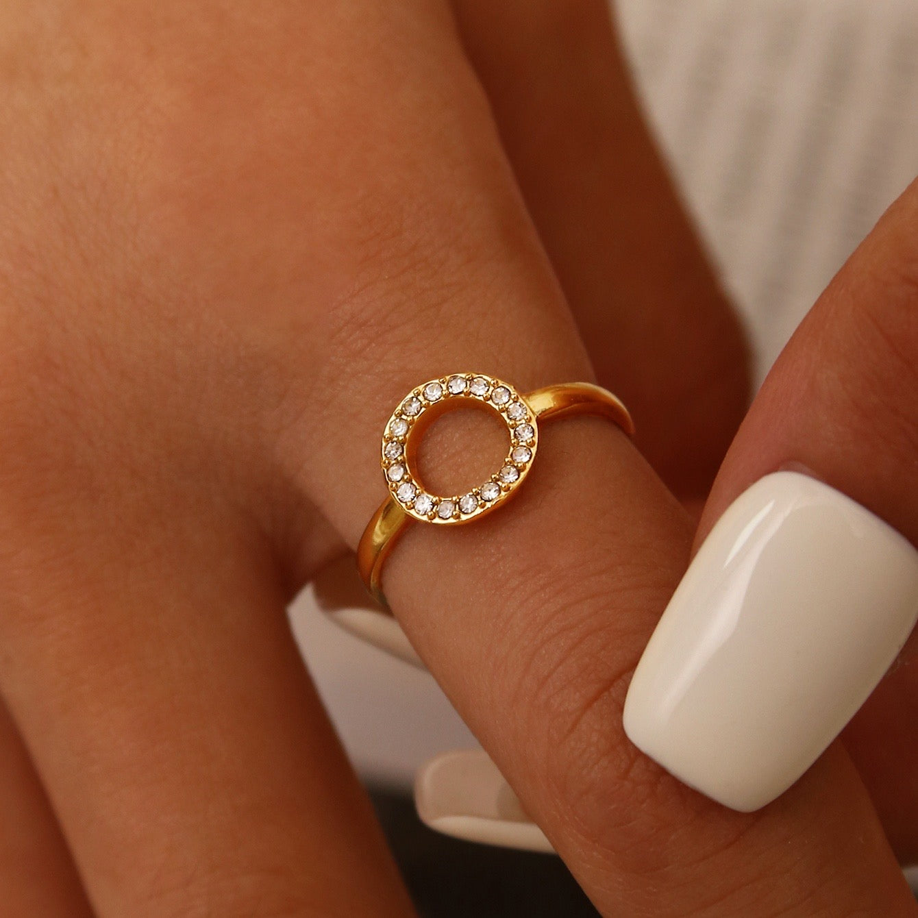 Round adjustable ring