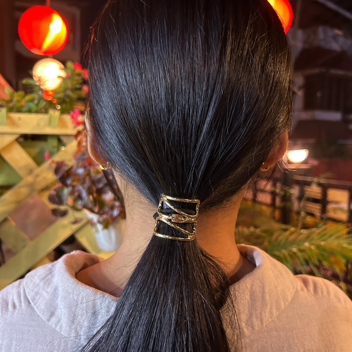 Arc hair tie