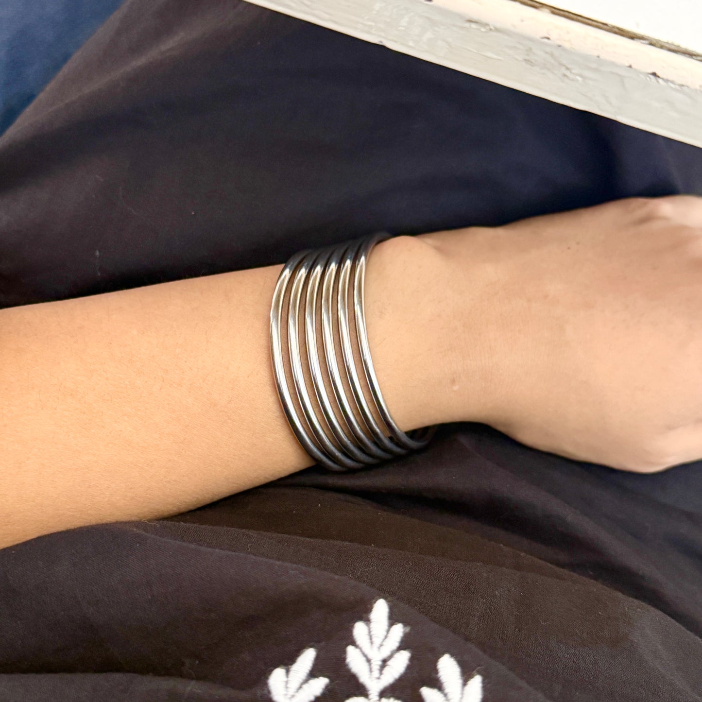 Solid bangles (set of 3)