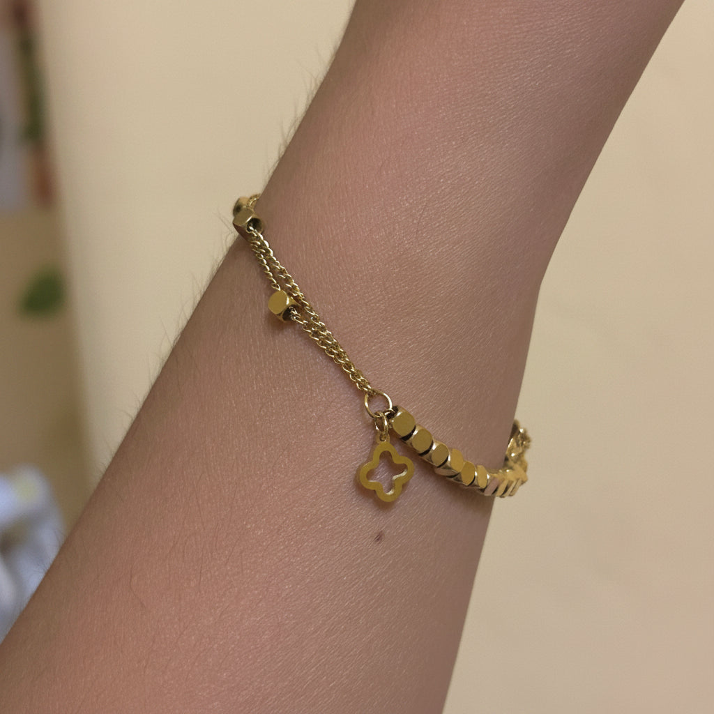 Clover charm bracelet