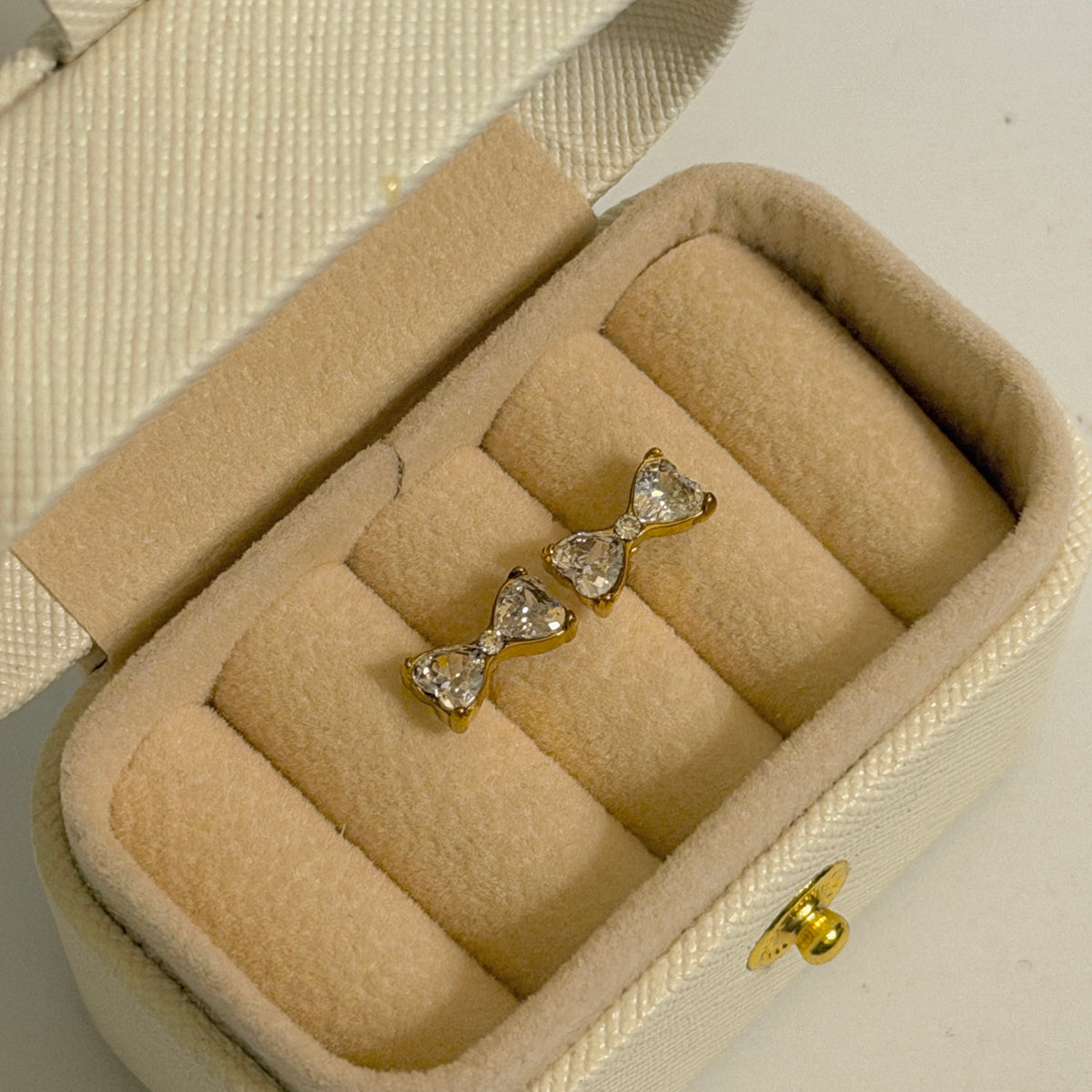 Tiny ball back studs