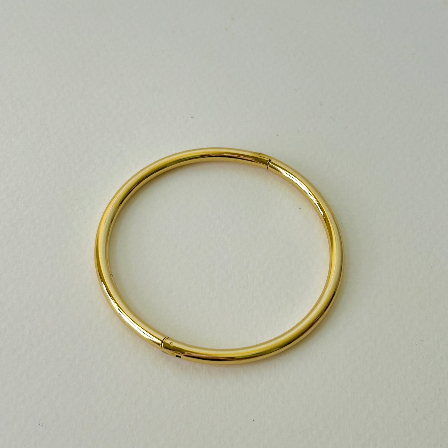 Plain round bangle