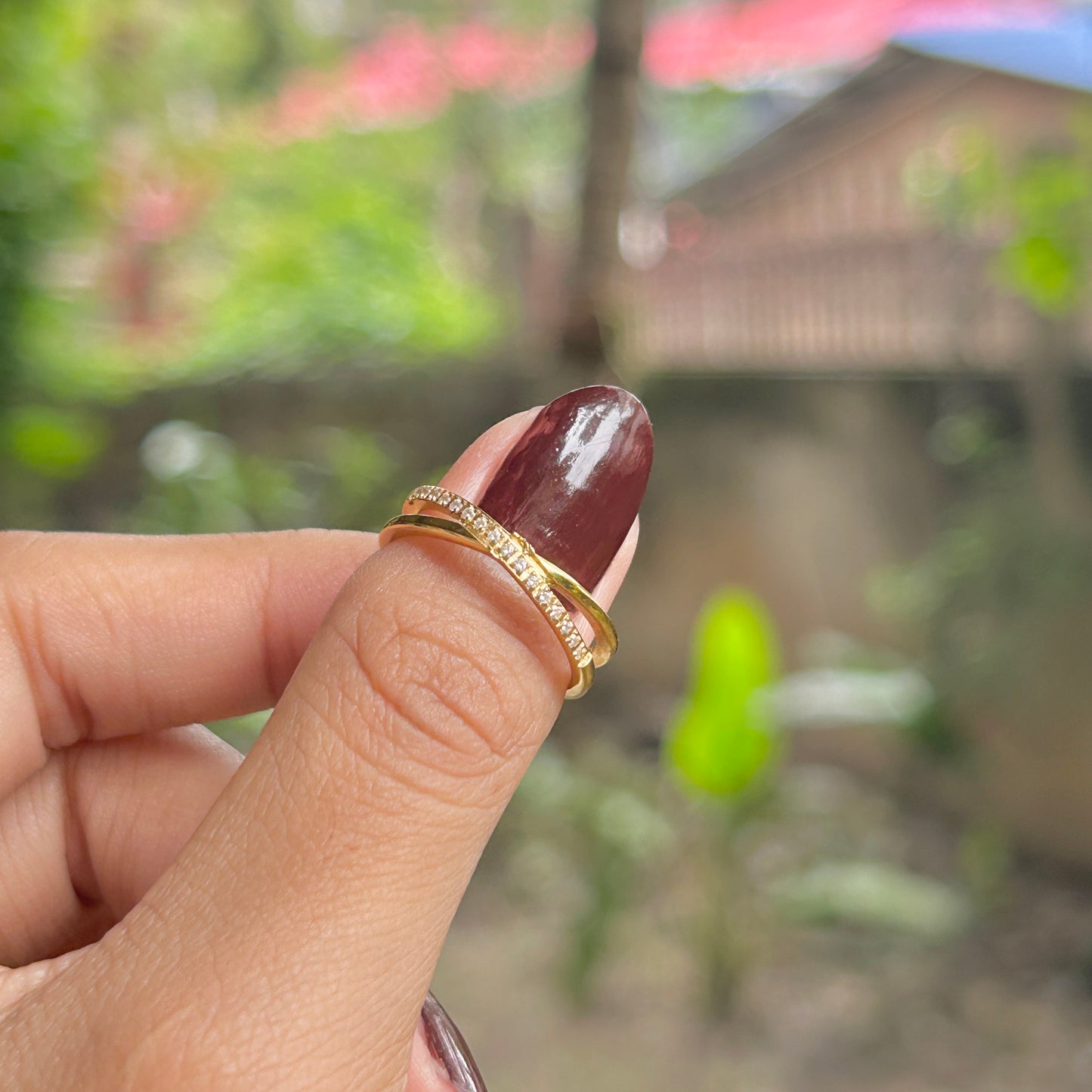 Crisscross ring