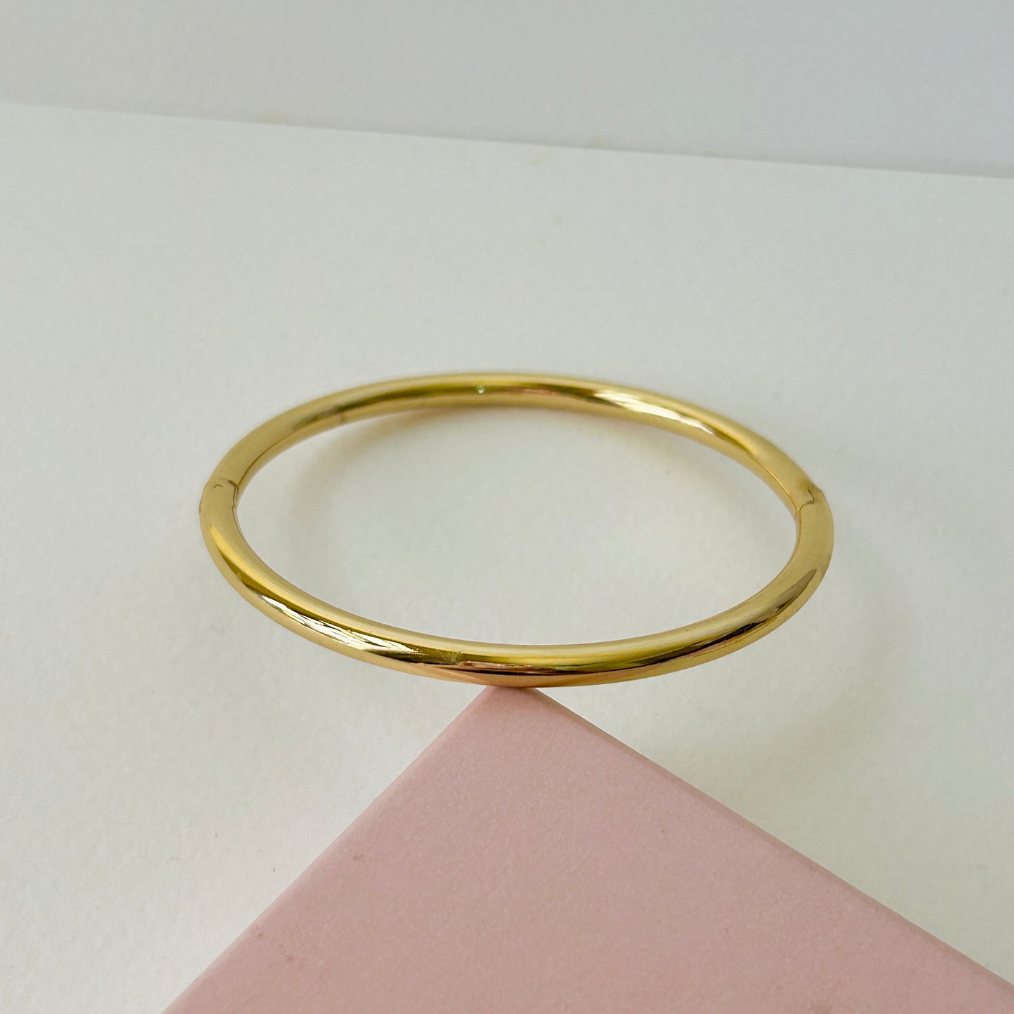 Plain round bangle