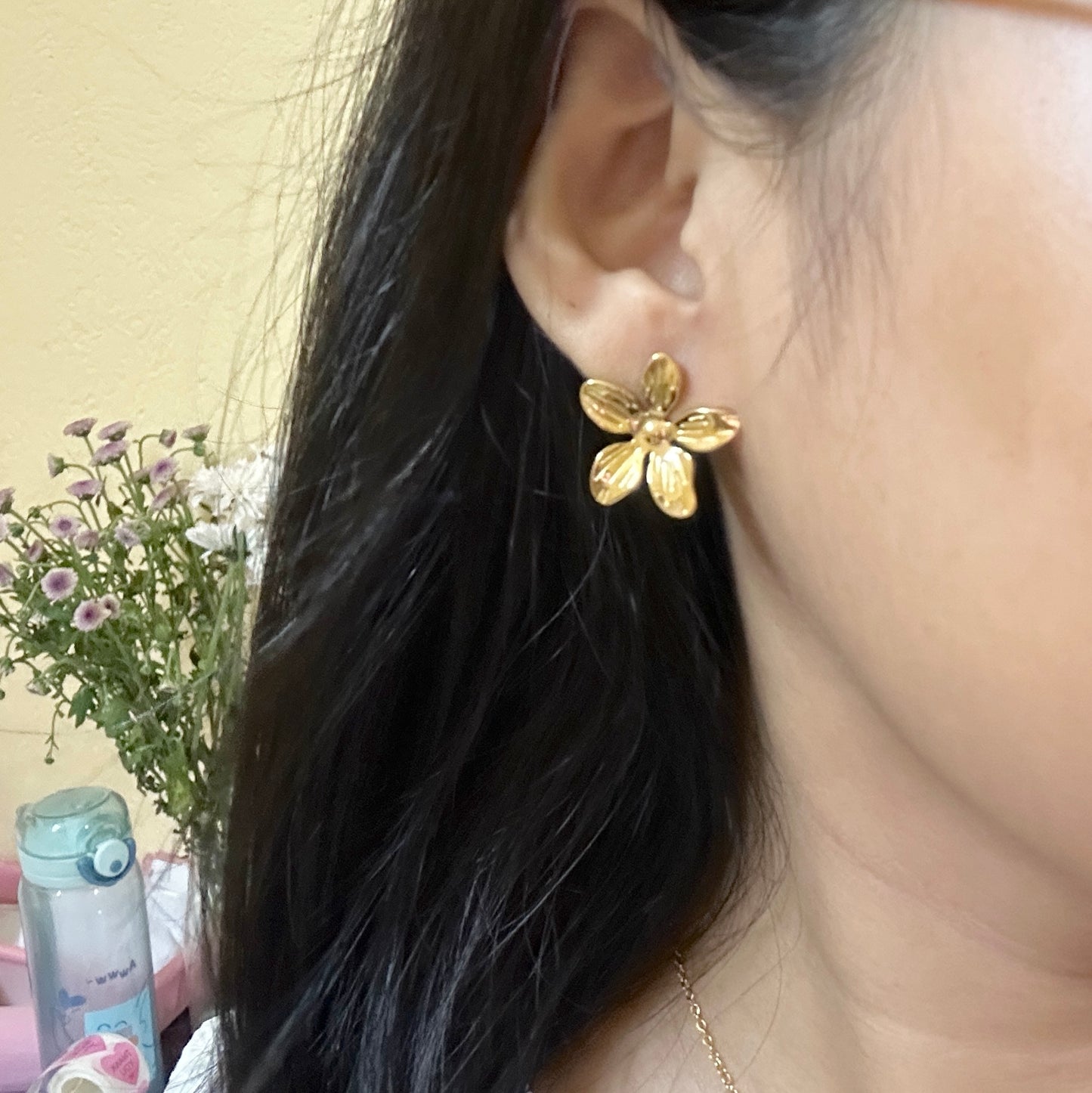 Flower studs