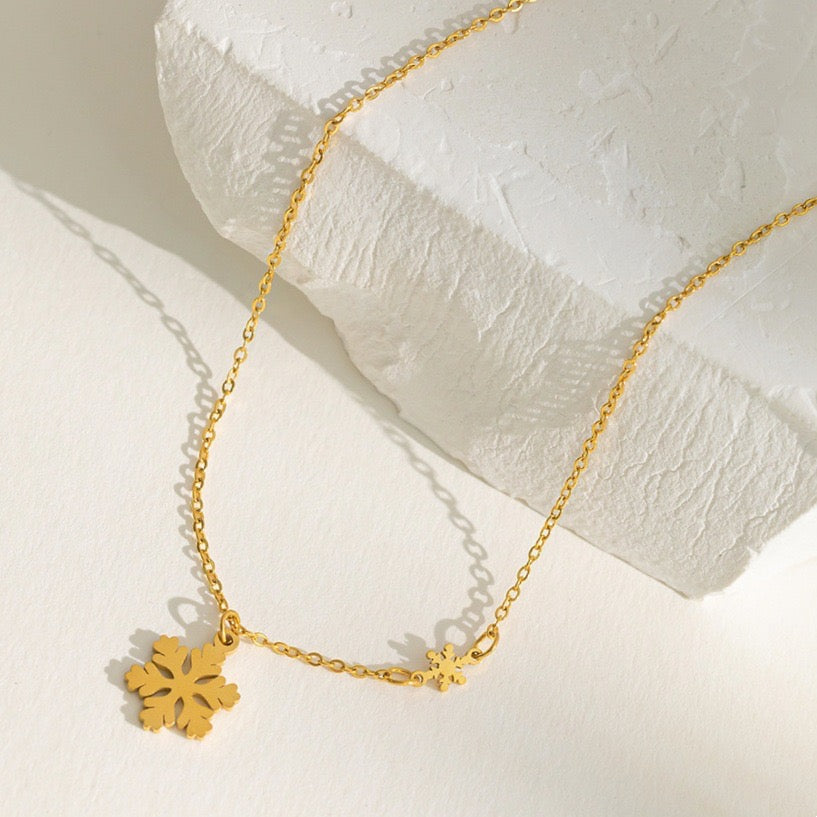 Snowflakes necklace