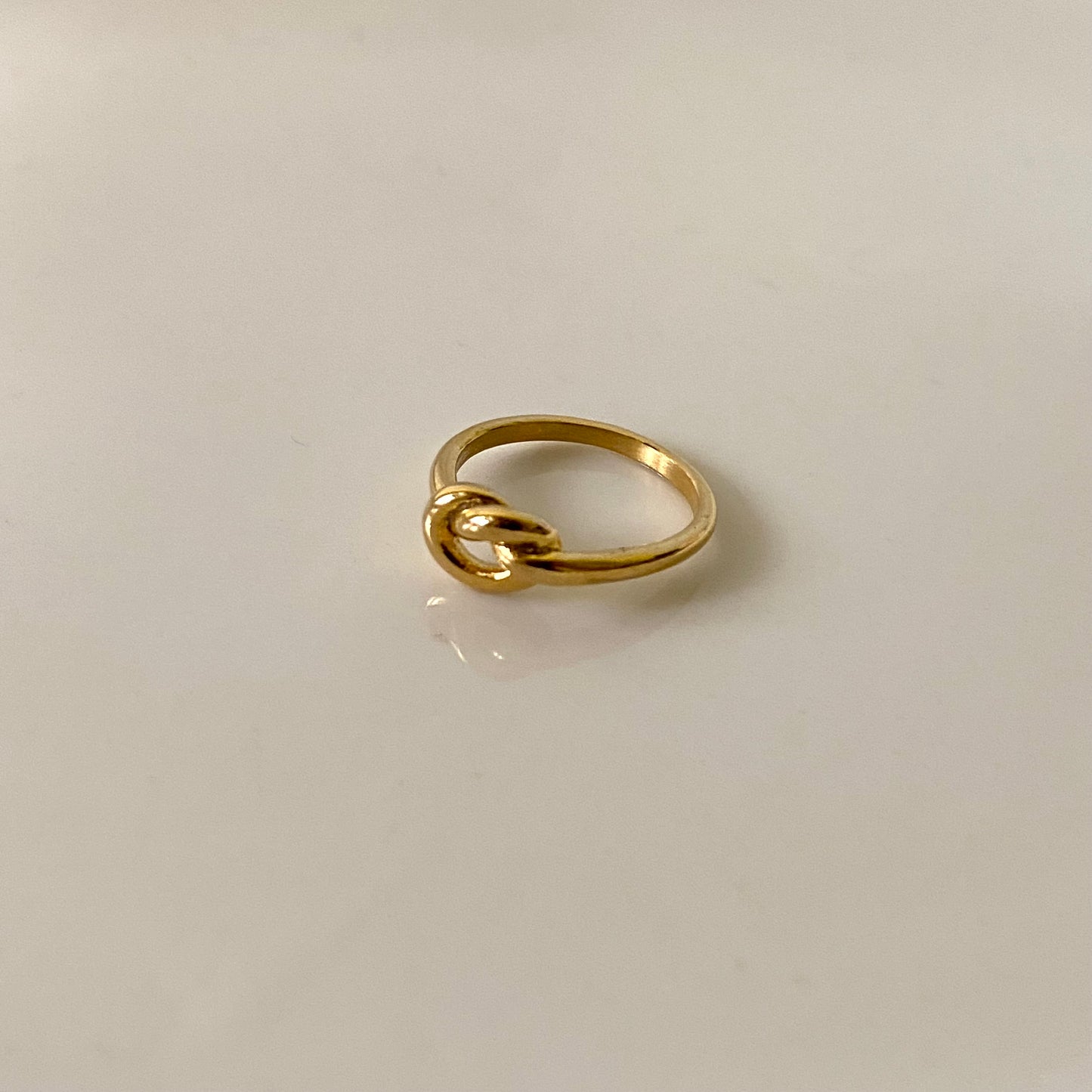 Knot ring