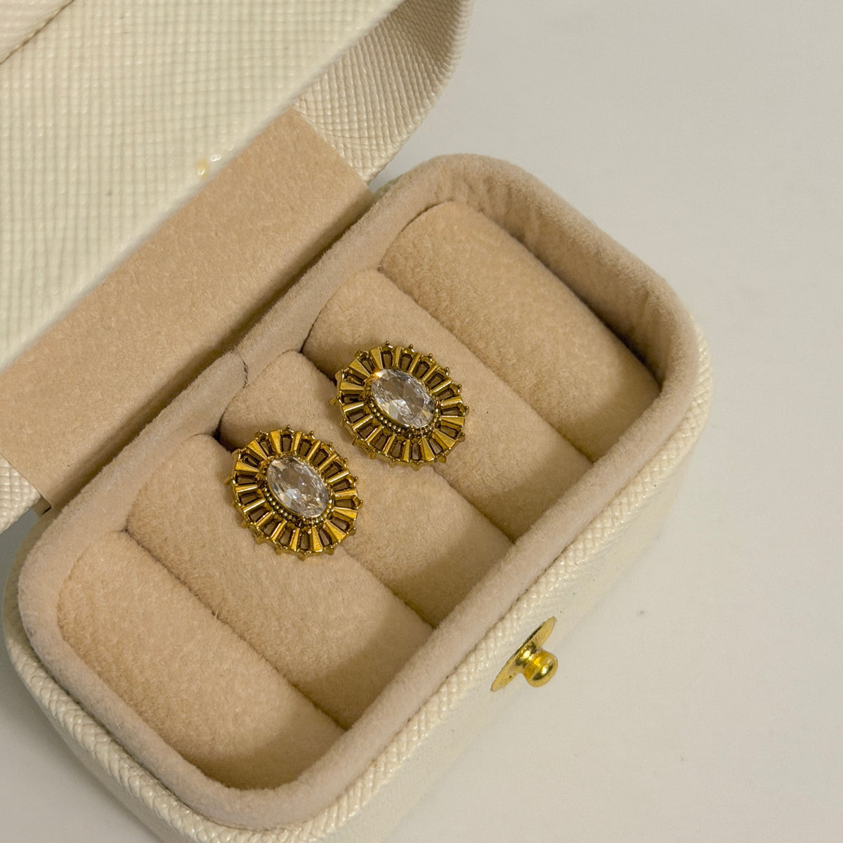 Oval ball backstuds