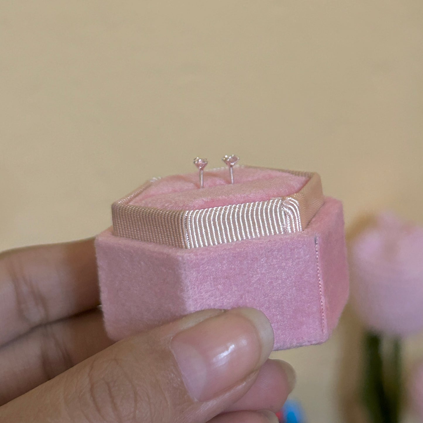 Light pink studs (3mm)