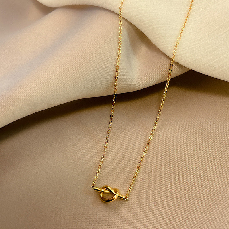 Knot necklace