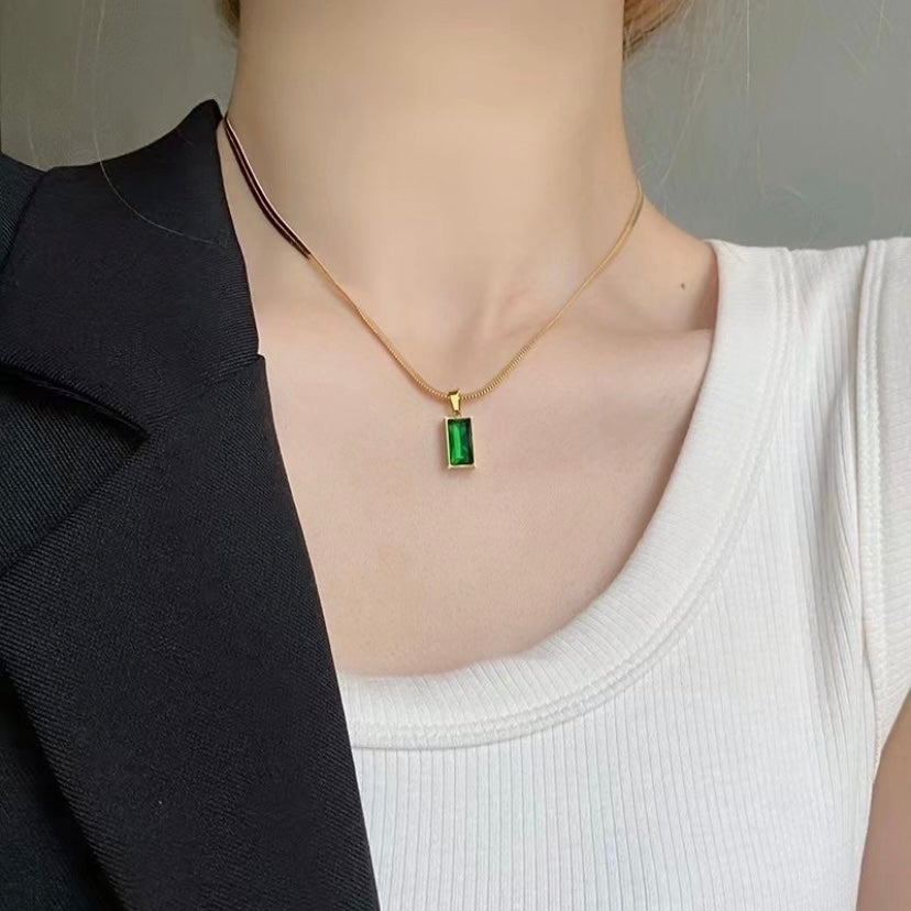 Green rectangle snake necklace