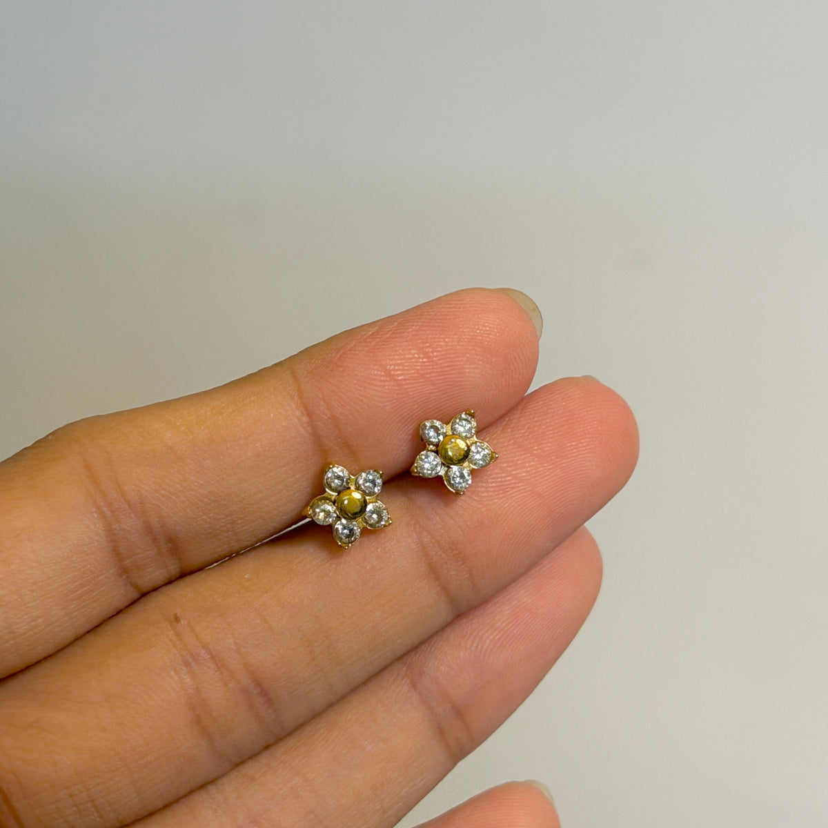 Flora studs
