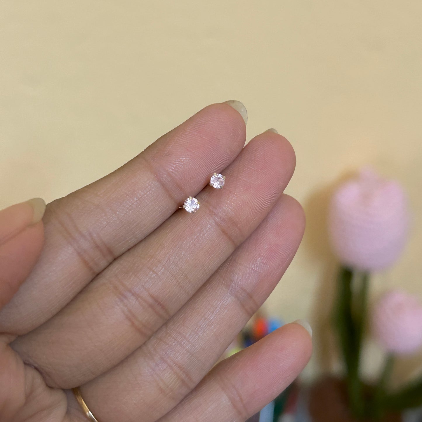Light pink studs (3mm)