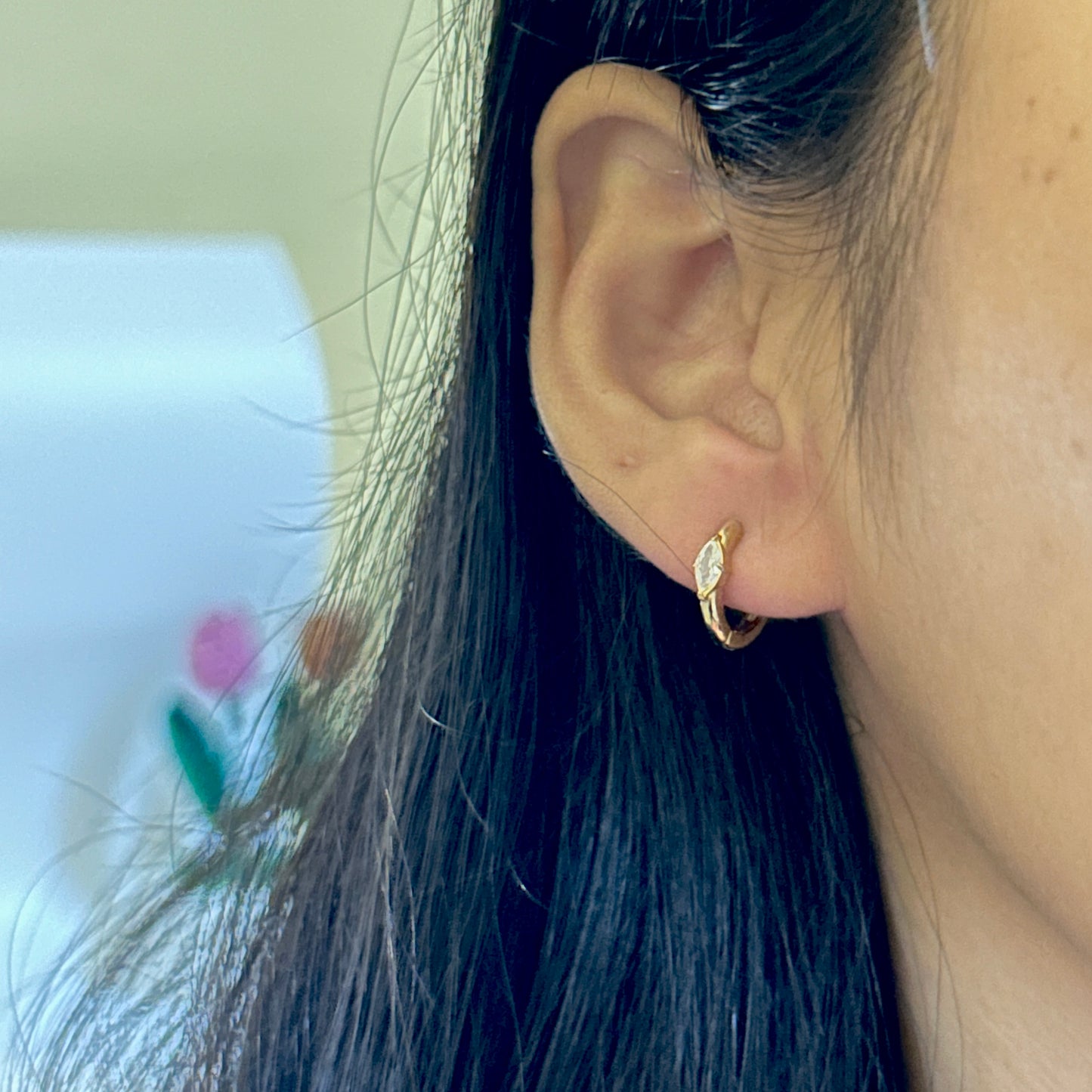 Single stone huggies