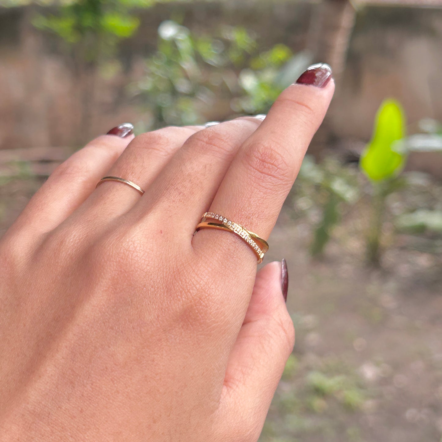 Crisscross ring