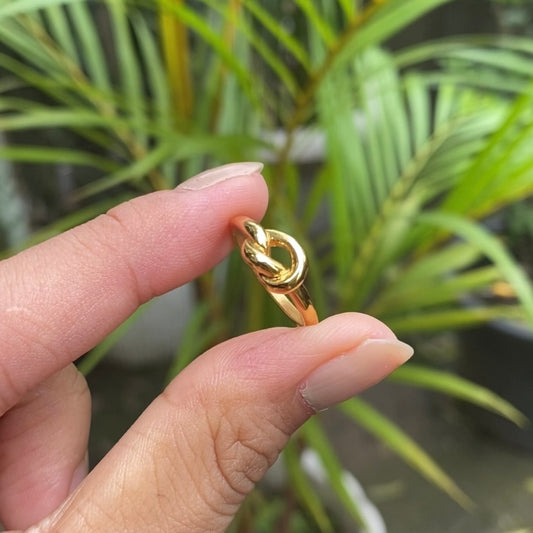 Knot ring