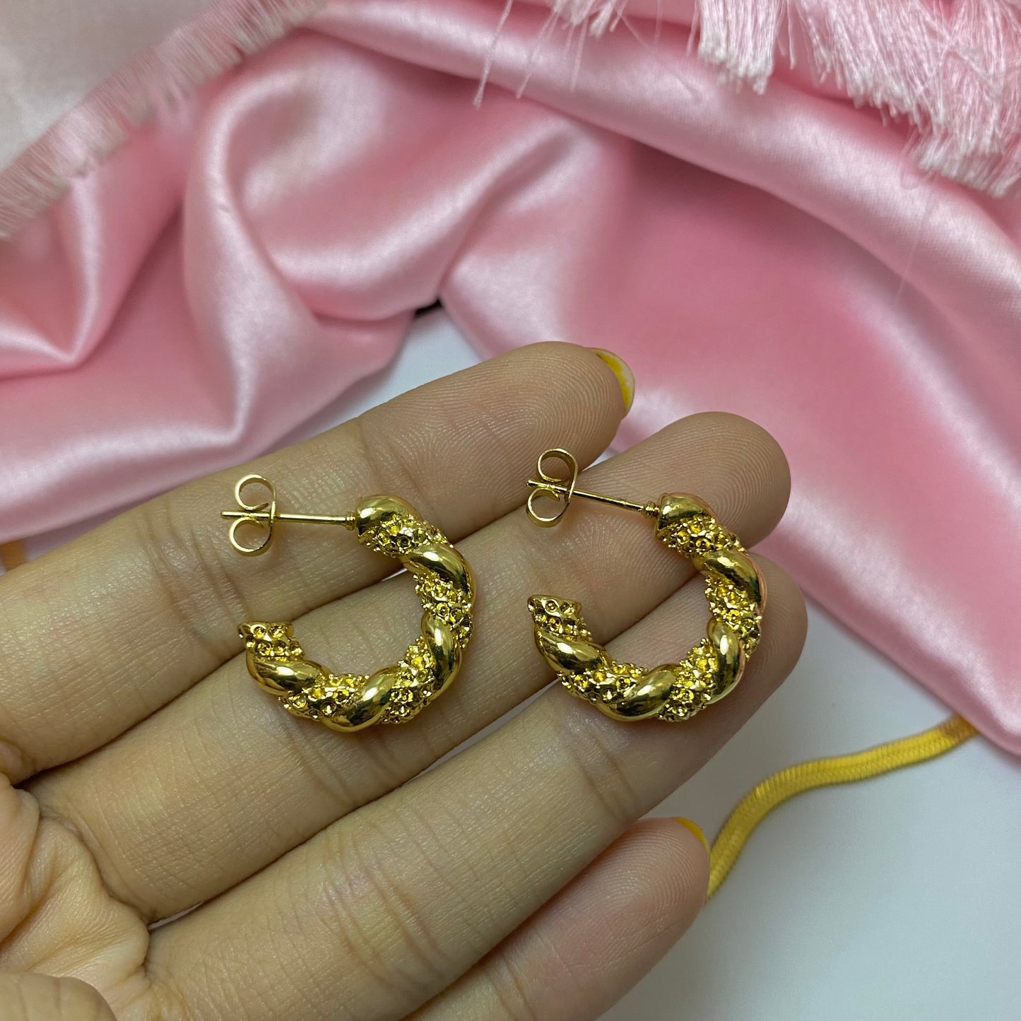 Twisty hoops 18k