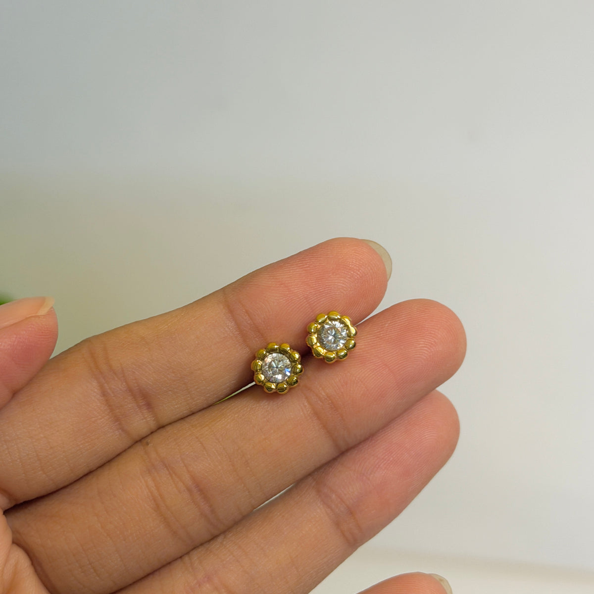 Round studs