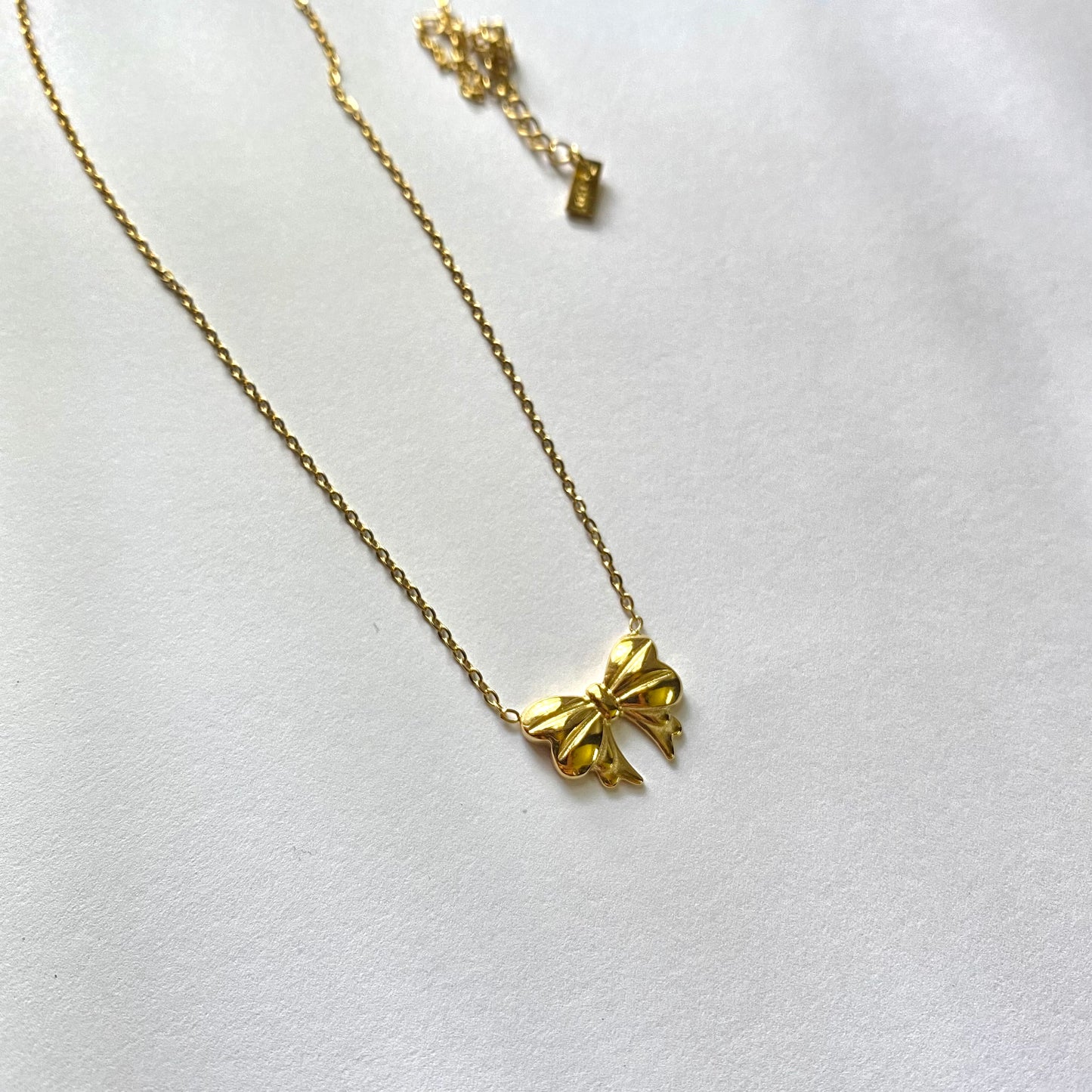 Bow pendant necklace