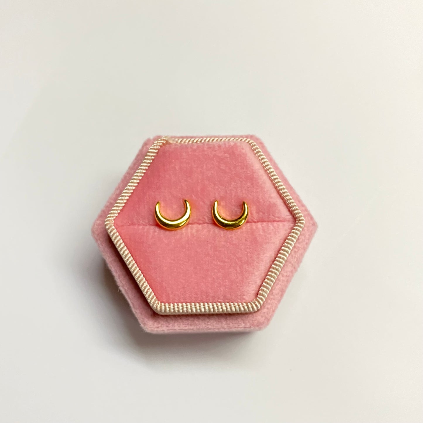 Mini studs golden (in pair)