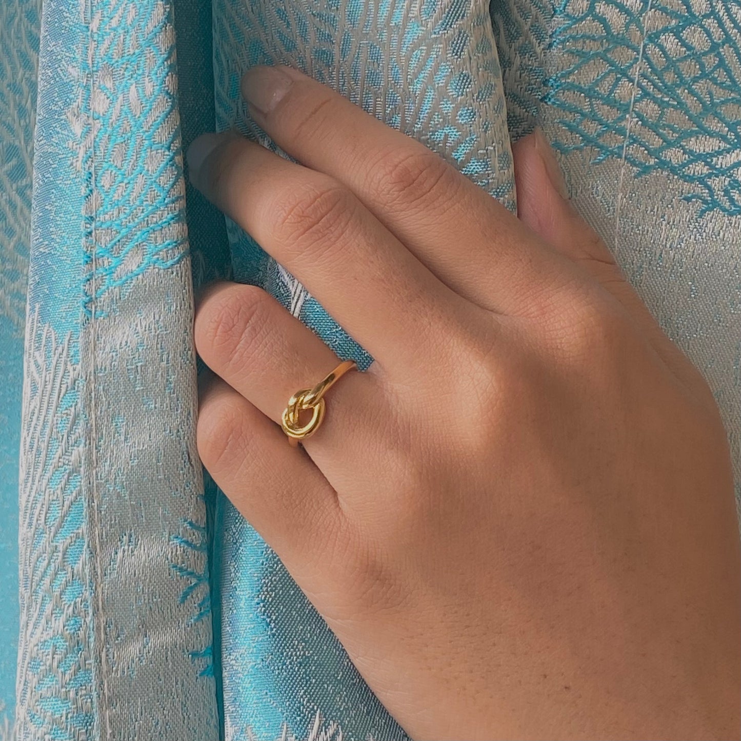 Knot ring
