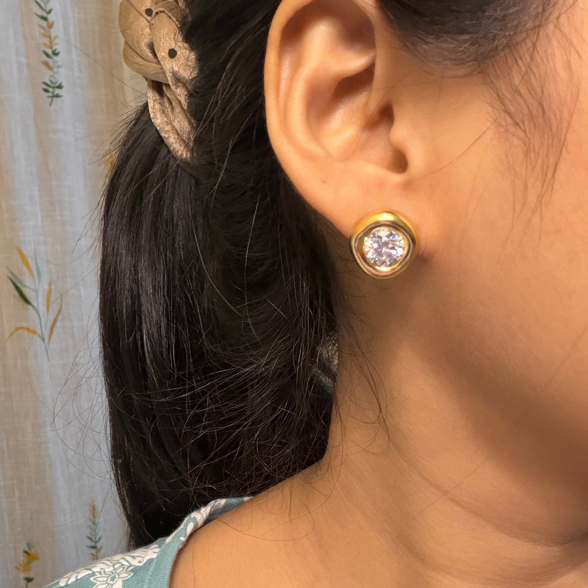 Round stone studs