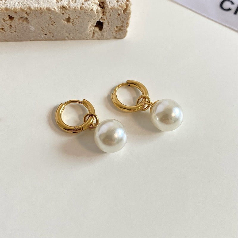 Pearl drop earrings