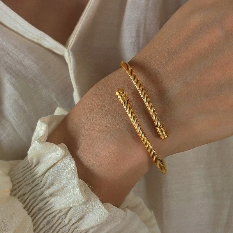 Flexible bangle