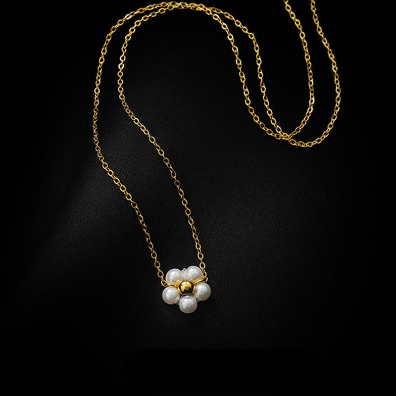 Floral pearl necklace