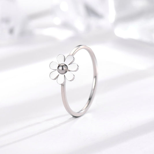 Daisy ring (inner diameter 1.8cms)