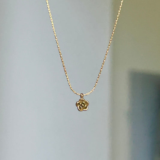 Tiny rose necklace
