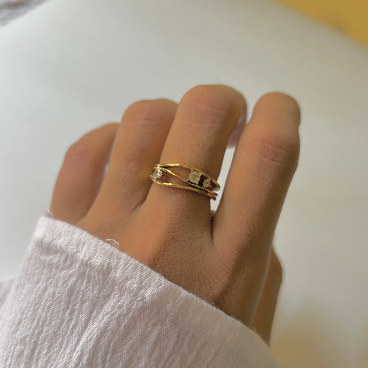 Wavy stone ring