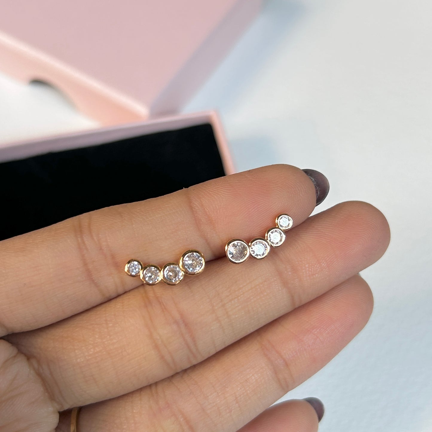 Curvy stone studs