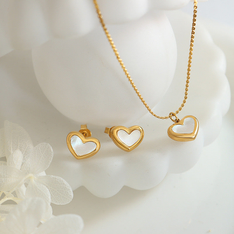 Reversible heart necklace