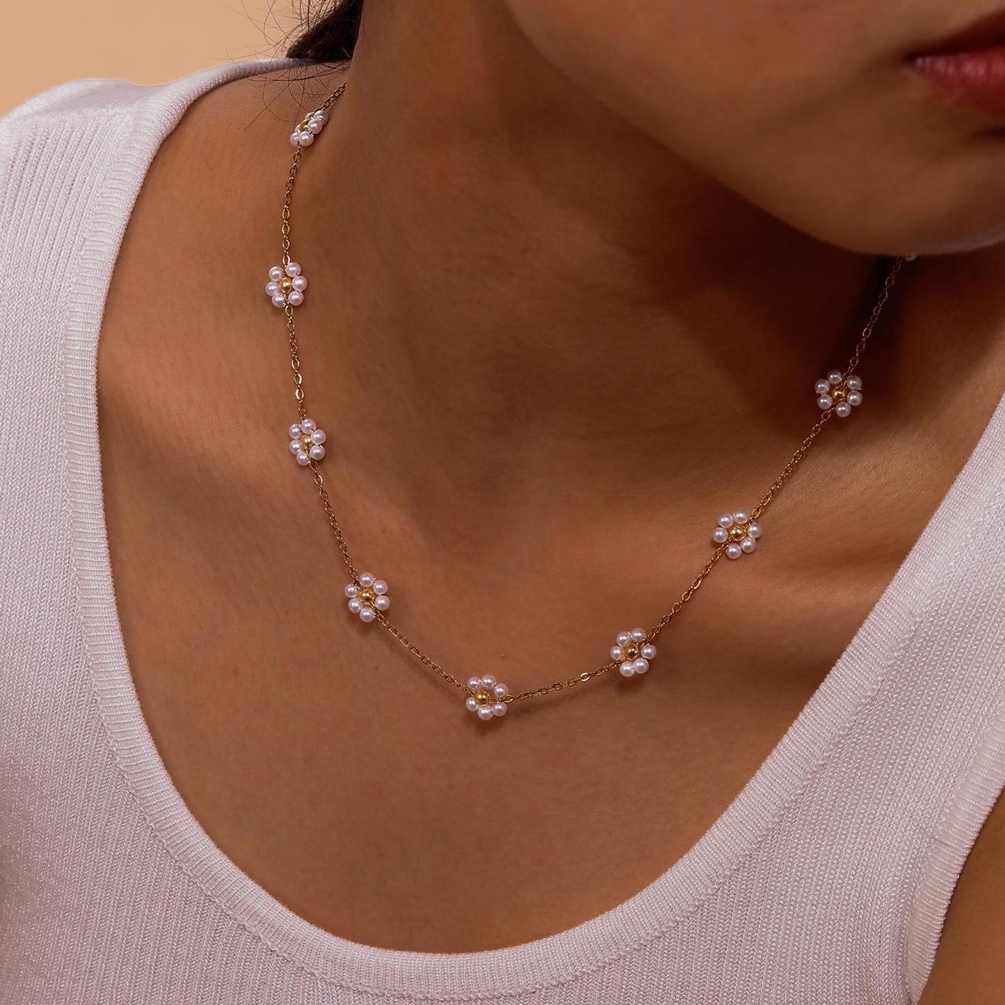 Pearl flower necklace