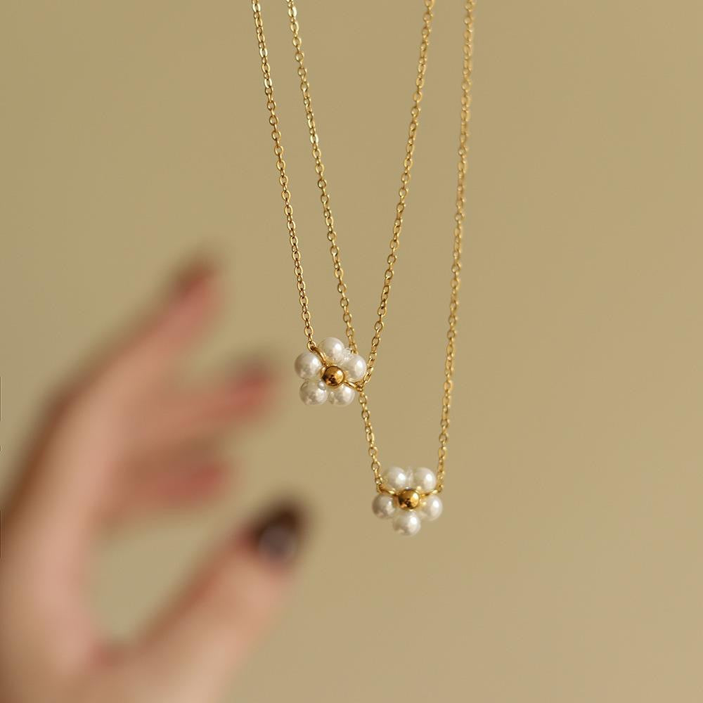 Floral pearl necklace