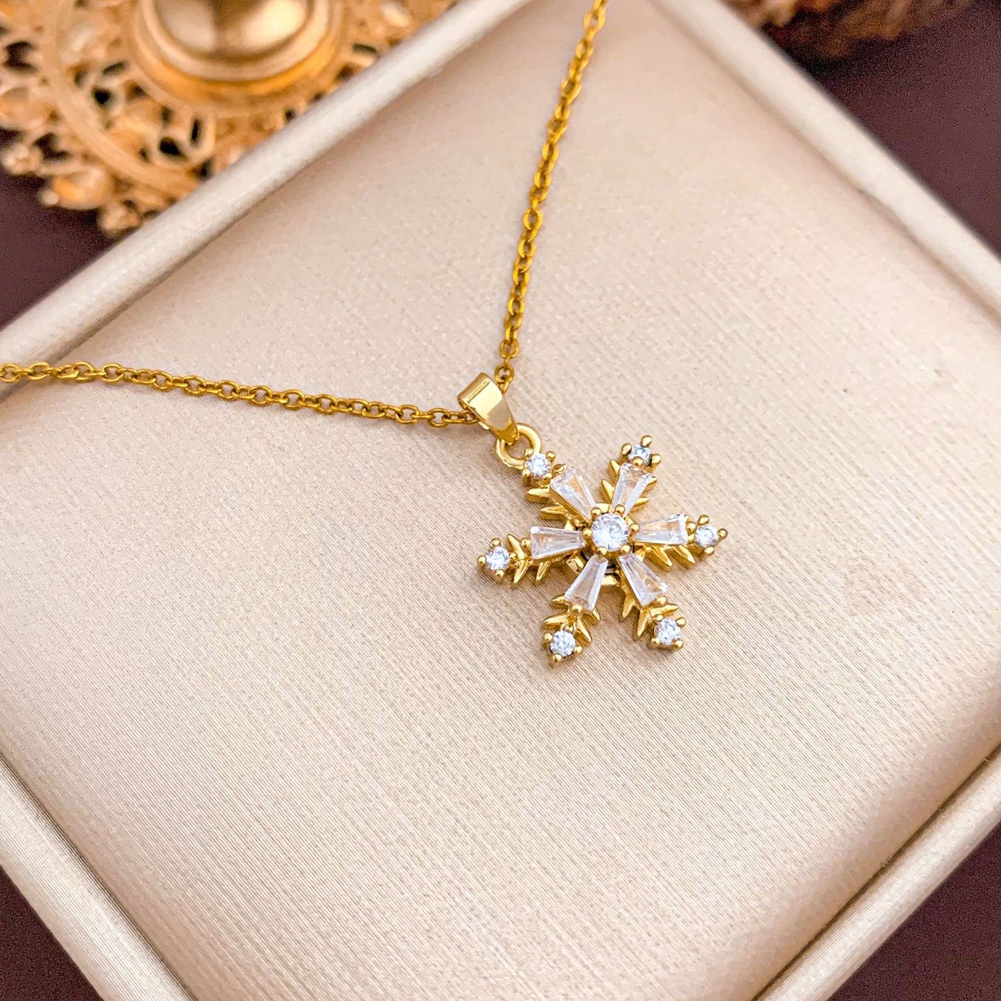 Snowflakes necklace