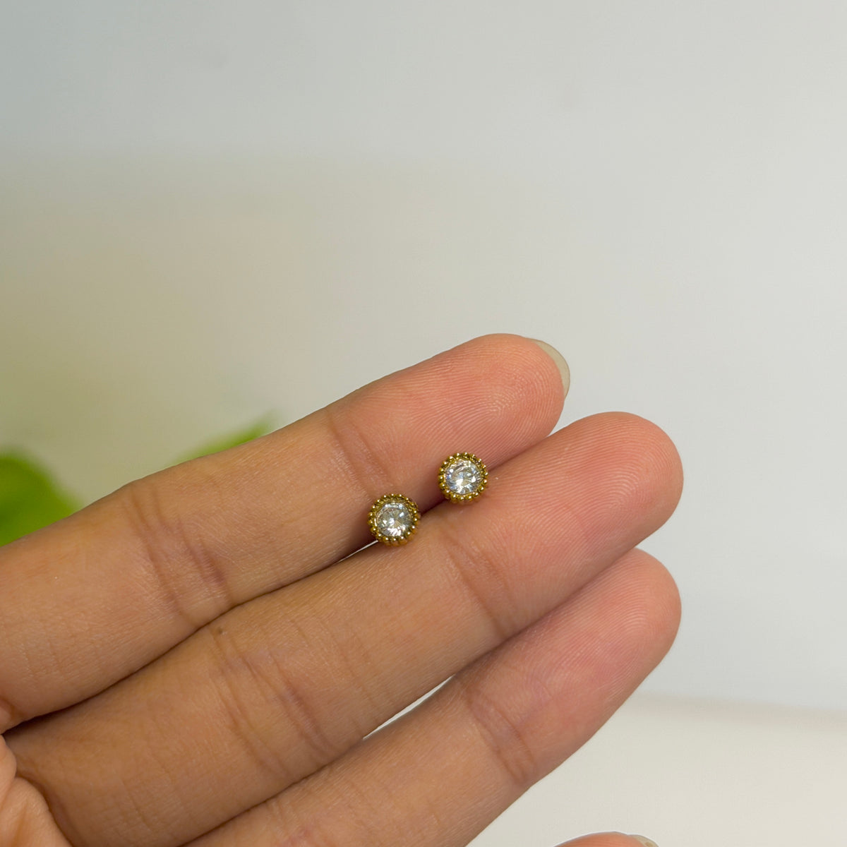 Round studs