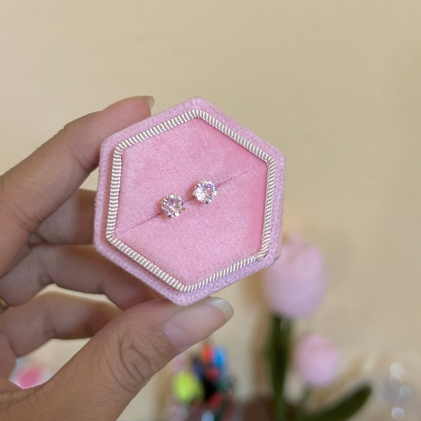 Light pink studs (5mm)
