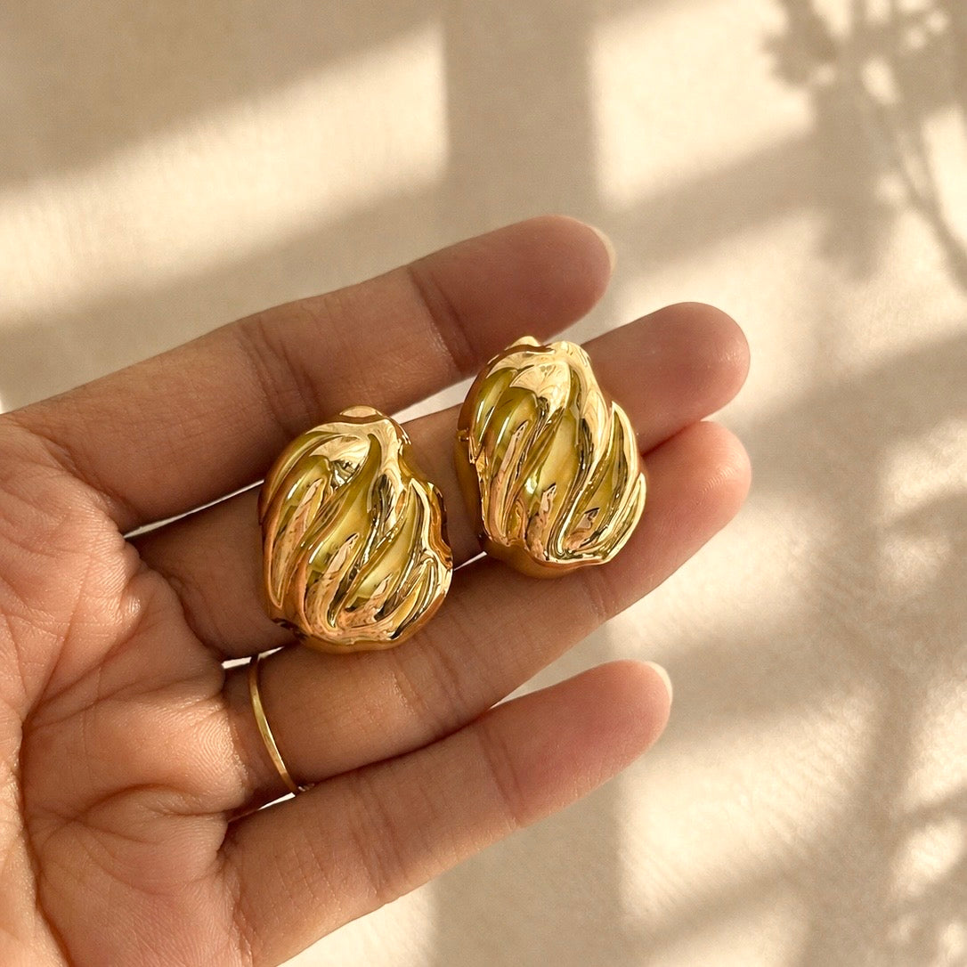 Chunky swirl studs