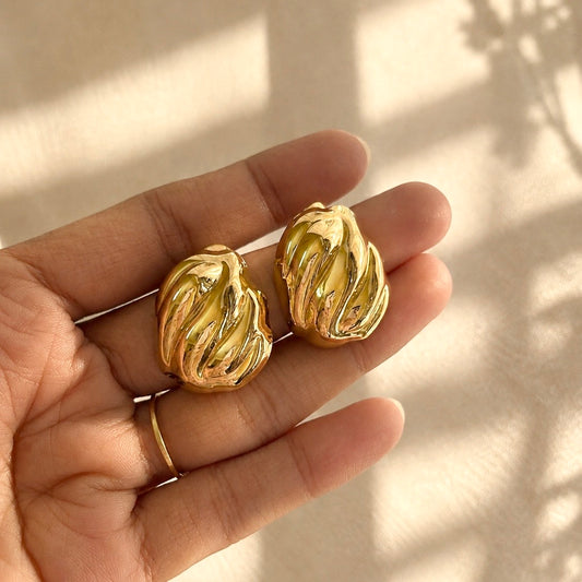 Chunky swirl studs