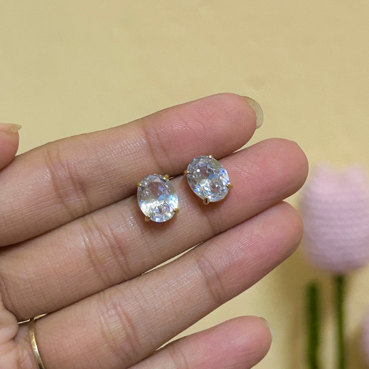 Solitaire studs