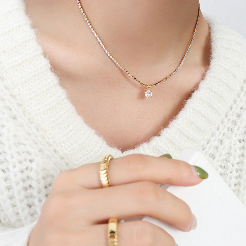 Silora tennis necklace